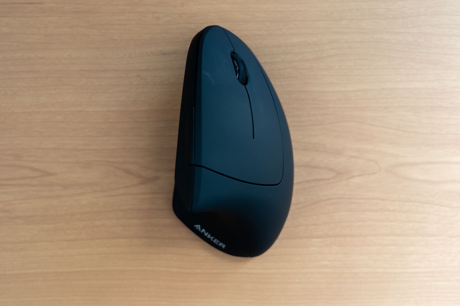 Anker Wireless Vertical mouse, seen from top-down.