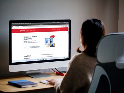 A woman installing Windows 11 on a Mac using Parallels Desktop.